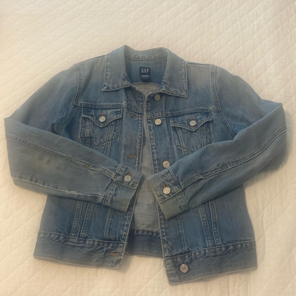 Woman’s Gap Denim jean jacket Small